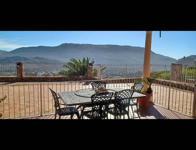 10 BEDROOM HOUSE FOR SALE IN FISH HOEK